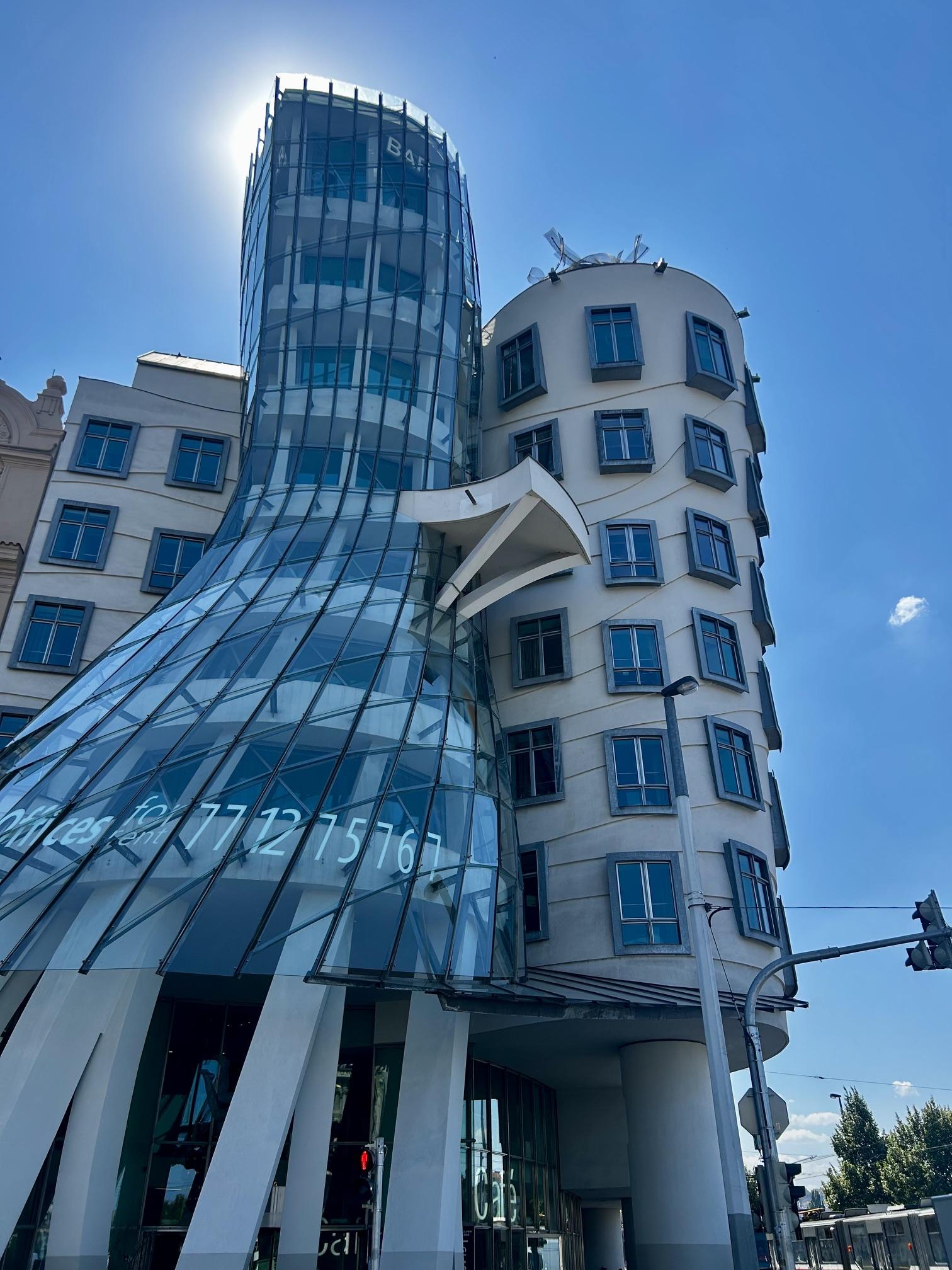 Το Dancing House στην Πράγα