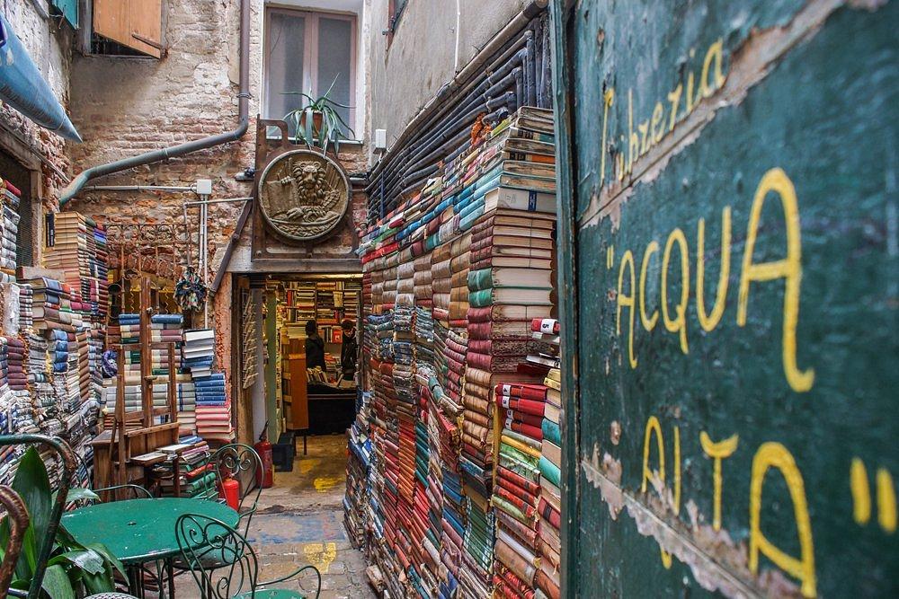 Το βιβλιοπωλείο Libreria Acqua Alta στη Βενετία