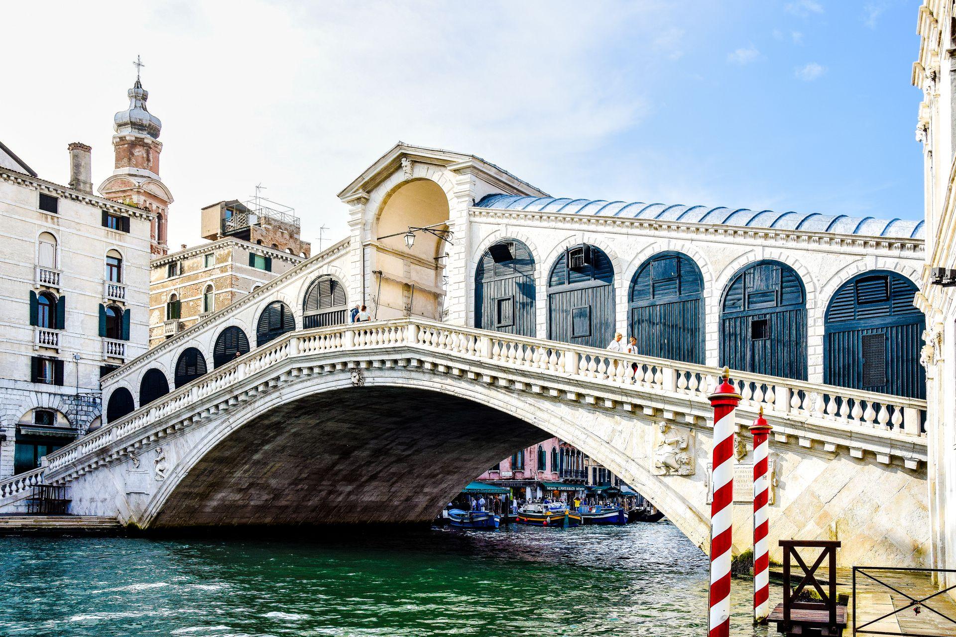 Η γέφυρα και η αγορά του Rialto στη Βενετία